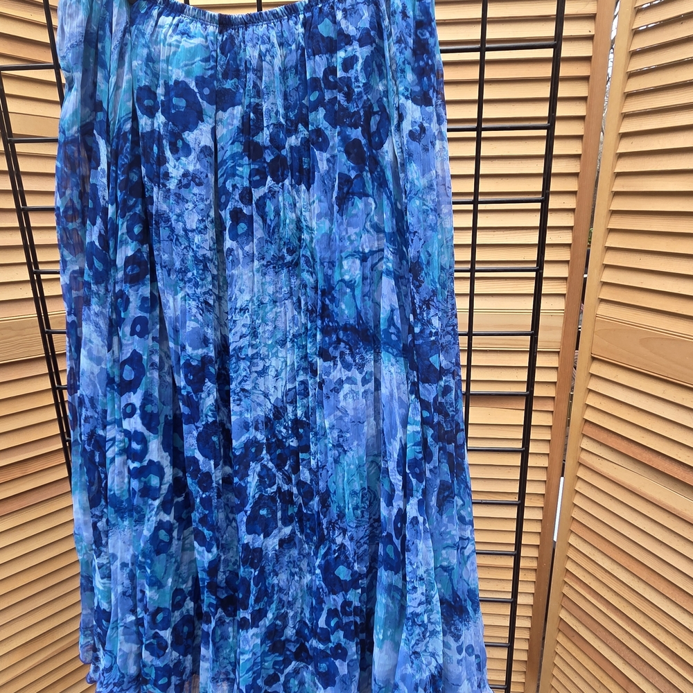 Ruby Rd. Gorgeous Blue And White Patterned Skirt - image 3